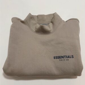 ESSENTIALS Mockneck Sweatshirt